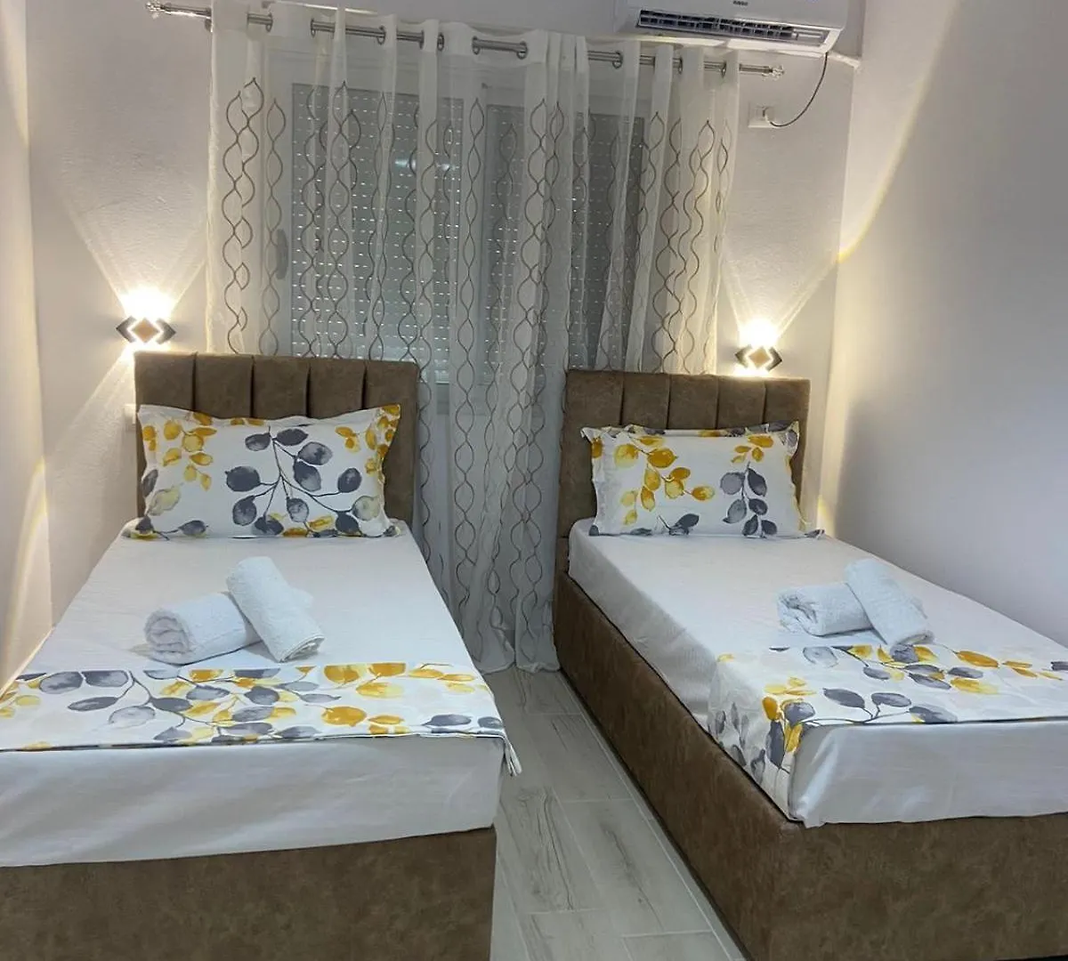 Vlora Summer Rooms 0*, Vlore