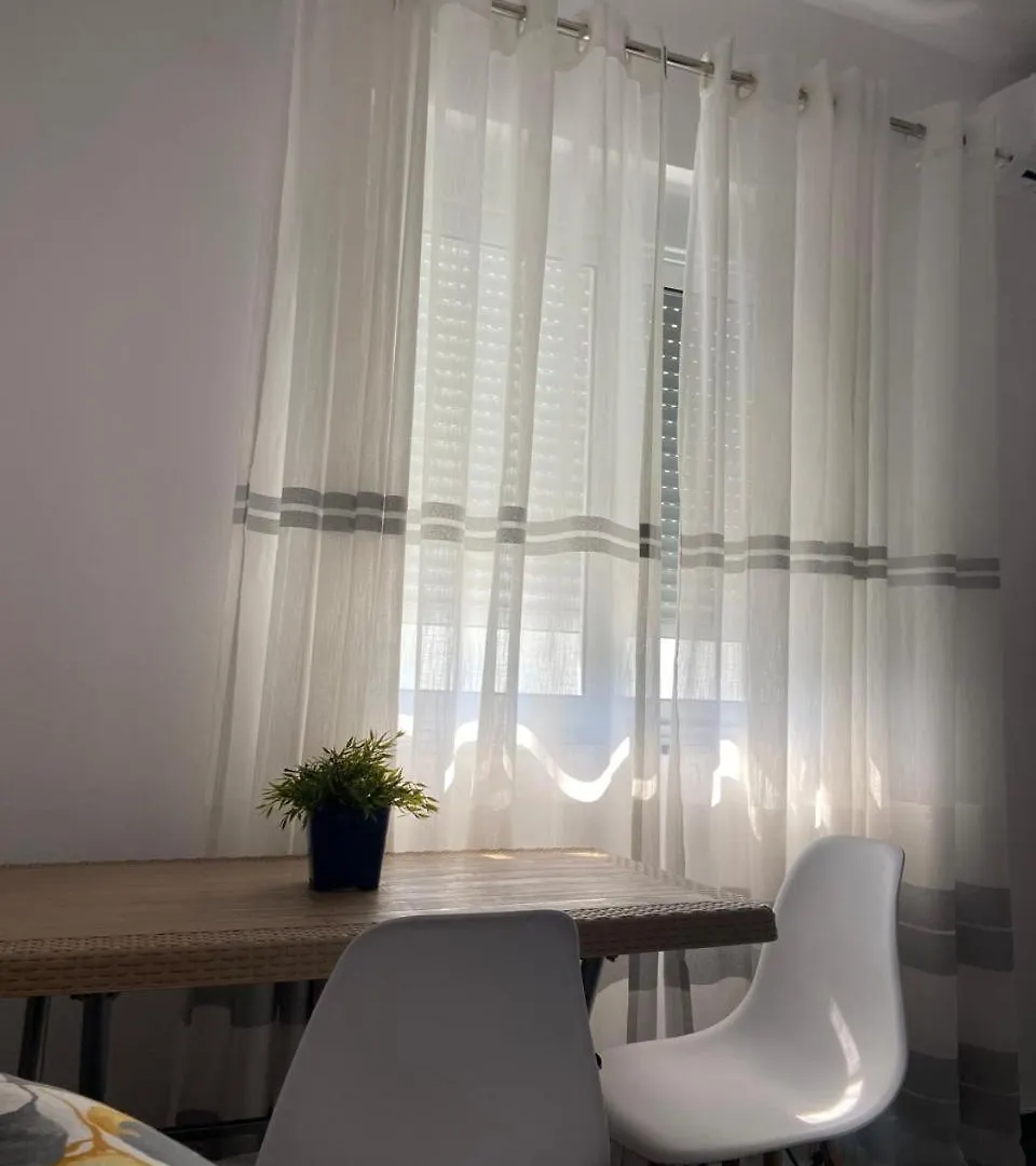 Vlora Summer Rooms 0*, Vlore