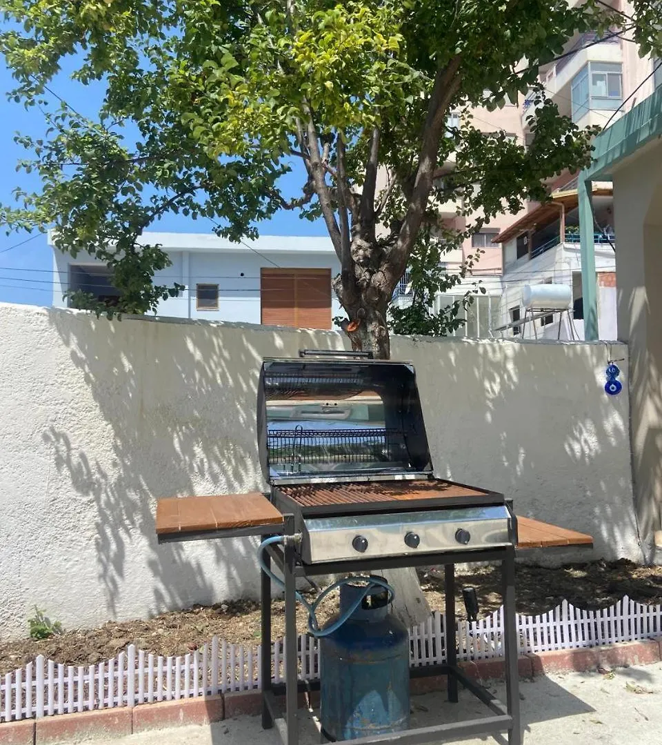 Vlora Summer Rooms 0*, Vlore